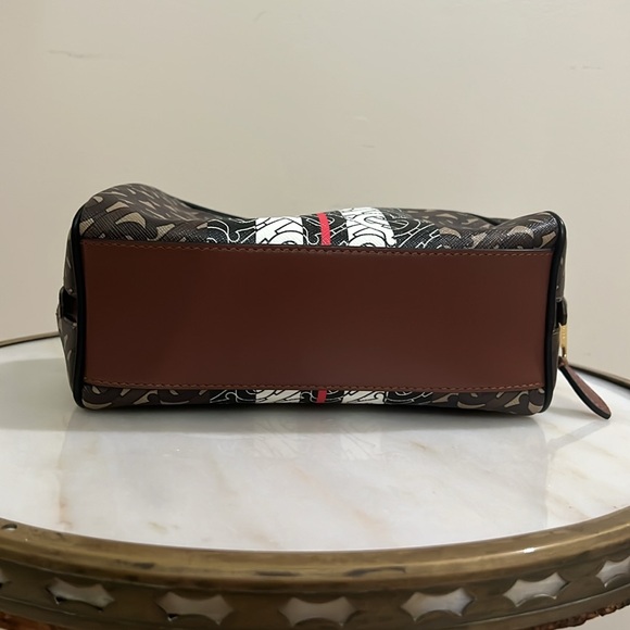 New Burberry Toiletry Bag (Unisex) - Picture 9 of 11